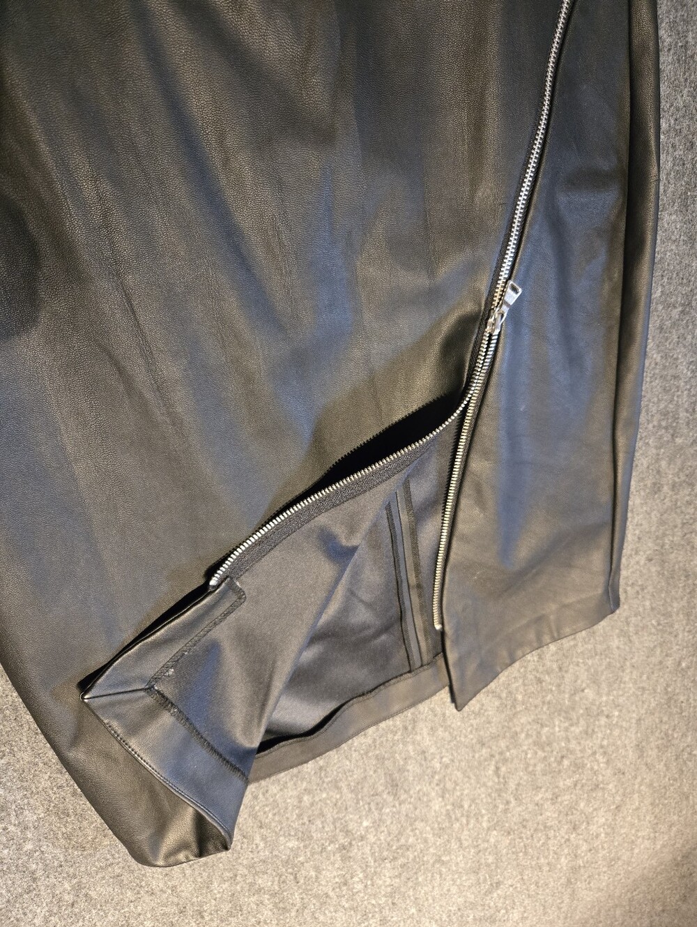 Black Express Faux Leather Zip-Detail Pencil Skirt - Picture 4 of 7